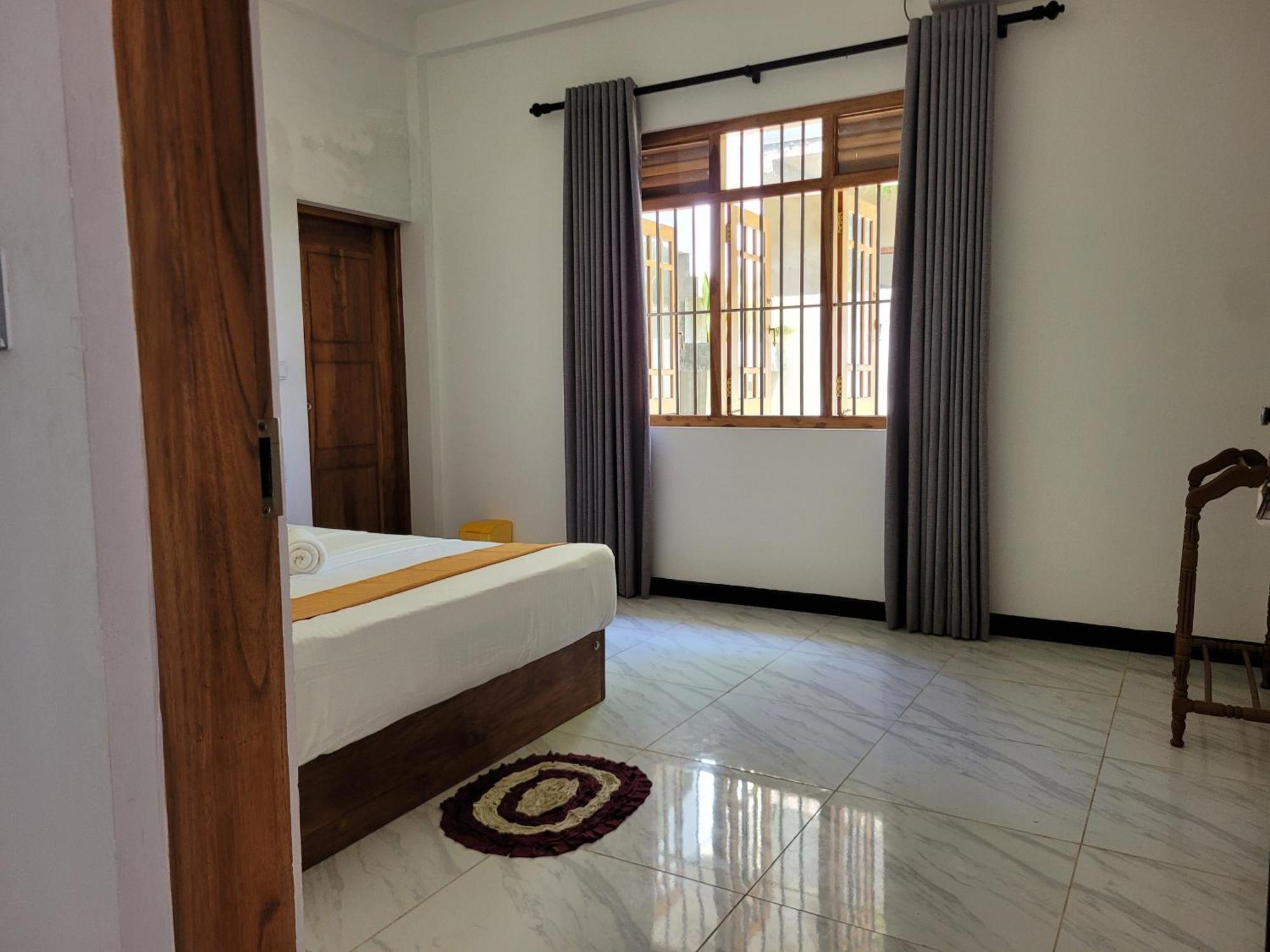 Yours 20Four Ahangama Luaran gambar