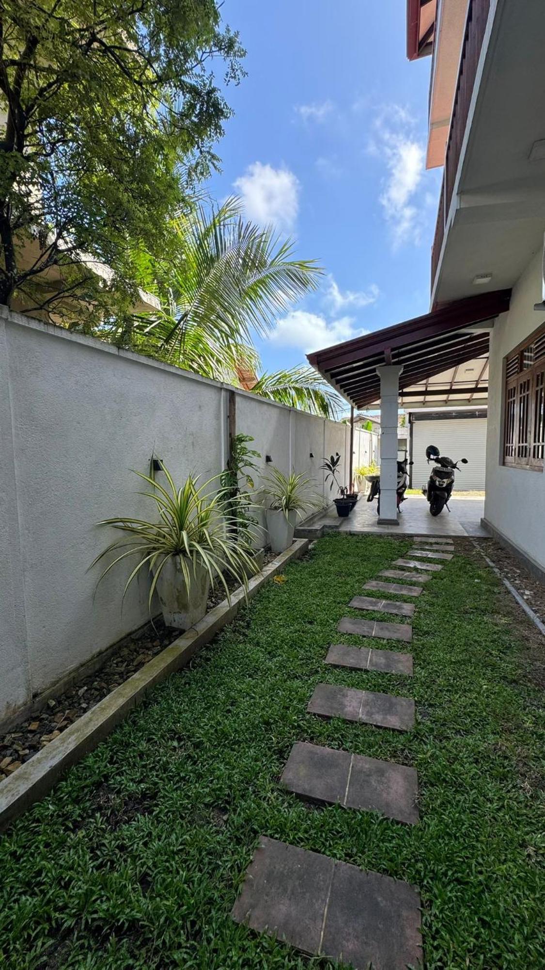 Yours 20Four Ahangama Luaran gambar